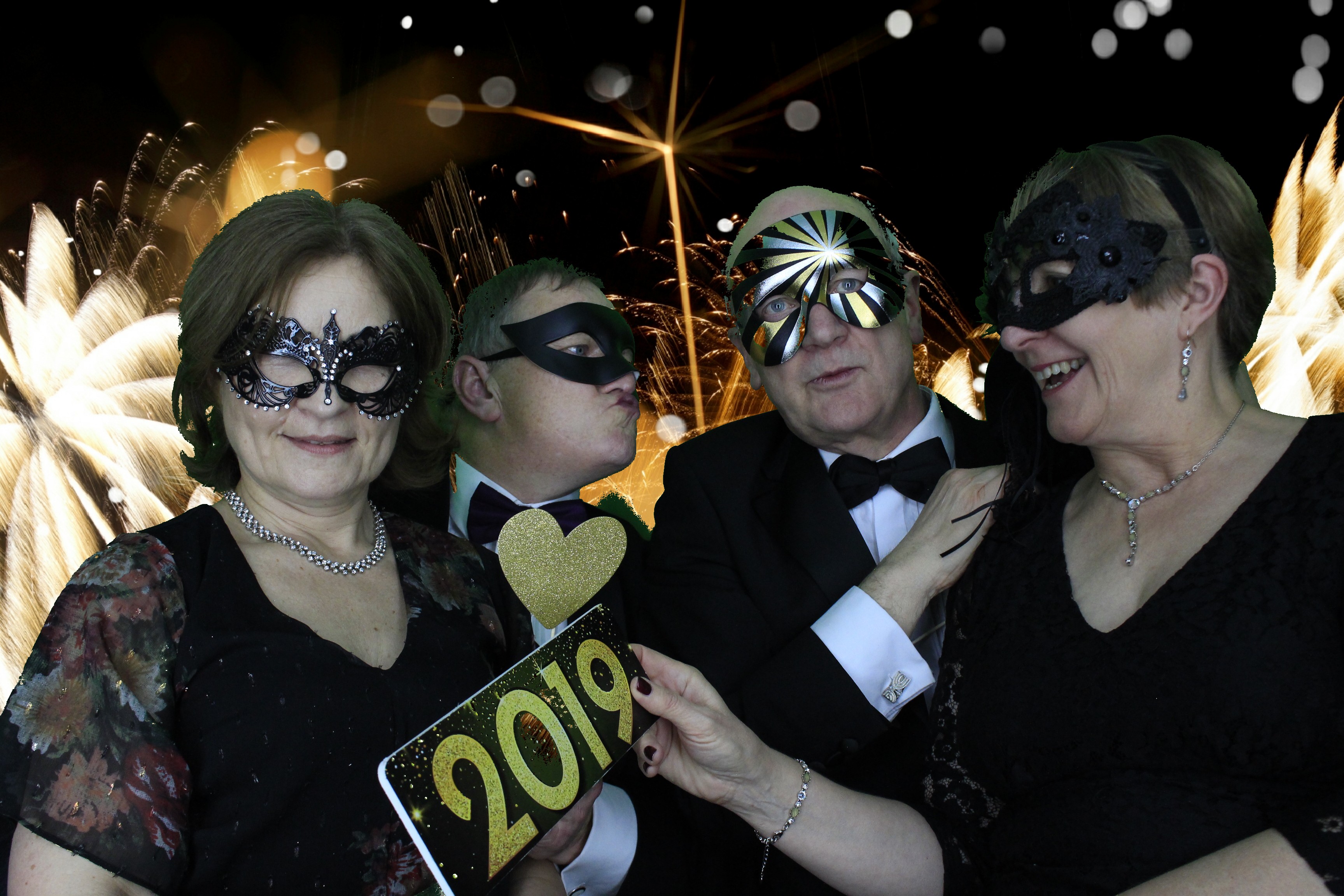 New Years Eve Party Silvermere | View more photos from the event at gallery.myphotoboothexperience.co.uk/u/MyPhotoBoothExperienceLtd/New-Years-Eve-Party-Silvermere